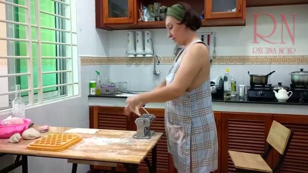 Italian maid Regina cooks naked on webcam in a resort kitchen - Italy on adultfans.net