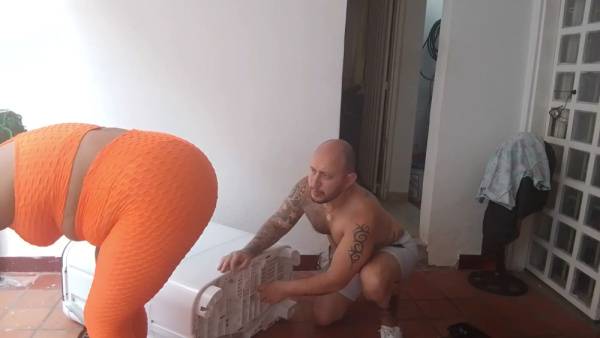 Venezuelan woman catches more than just a repairman when her vintage washer breaks down - Venezuela on adultfans.net