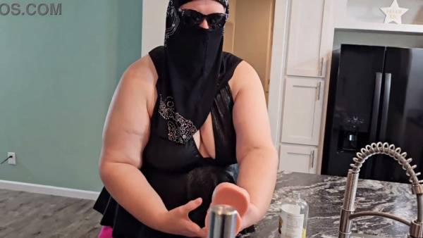 Masked BBW in black leather ninja gear spreads wide on the kitchen counter for rough sex and pissing on adultfans.net