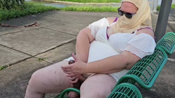 Plump American blonde spreads wide on a public bench and fingers herself openly at a bus stop - Usa on adultfans.net