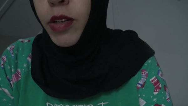 Egyptian hotwife in black hijab tempts another man while her husband watches - Egypt on adultfans.net