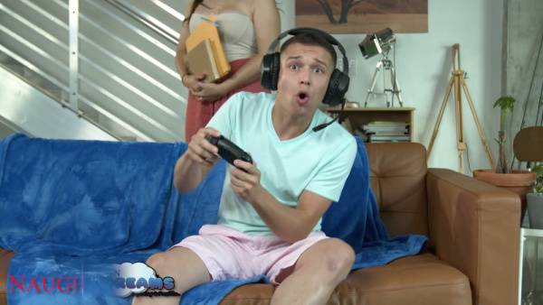 Valentina surprises her gamer boyfriend with deep throat and takes his creampie on adultfans.net