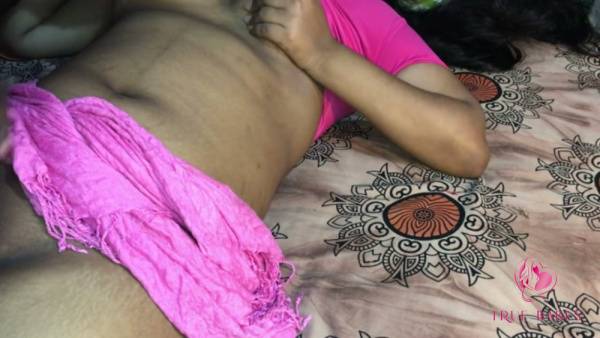 Passionate Sri Lankan couple spills intimacy on their bed - Sri Lanka on adultfans.net