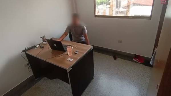 American mistress dominates a nude office subordinate in a floral dress - Usa on adultfans.net