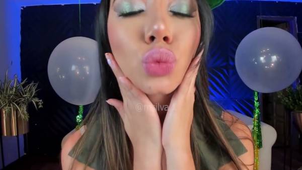St. Patrick's Day webcam tease in festive green costume on adultfans.net