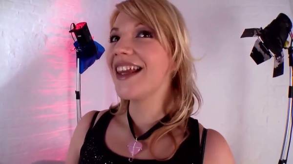 German MILF faces a strict casting session with bondage and metal cuffs - Germany on adultfans.net