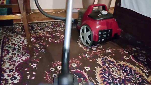British blonde MILF Ellie turns vacuuming into a private hairy show - Britain on adultfans.net