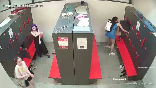 Hidden camera captures three Chinese women changing in a locker room - China on adultfans.net