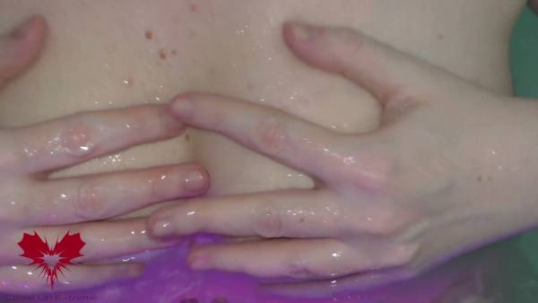 German dominatrix gives a powerful titjob in a beachside hot tub - Germany on adultfans.net