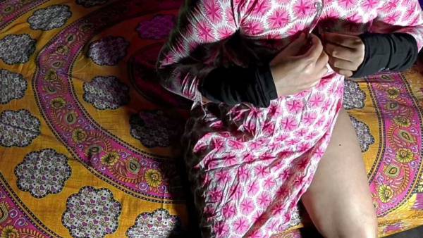 Indian housewife surrenders to passion in homemade bedroom session - India on adultfans.net