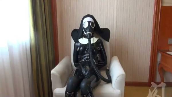 Intense breathplay session in full latex with gasmask and restraints on adultfans.net