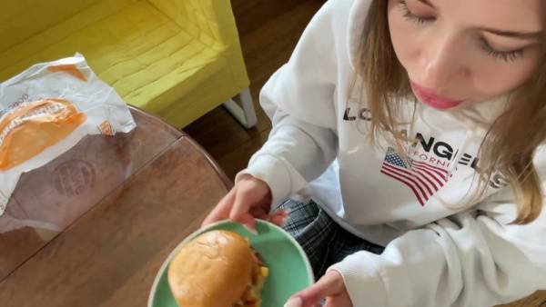 Russian woman in hoodie goes from burger to handjob and facial in the kitchen - Russia on adultfans.net