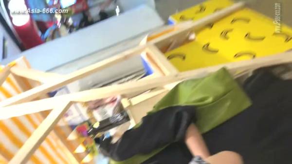 Covert upskirt footage of young Chinese women in public places captured on hidden camera - China on adultfans.net
