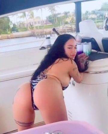 Twerking naked girls